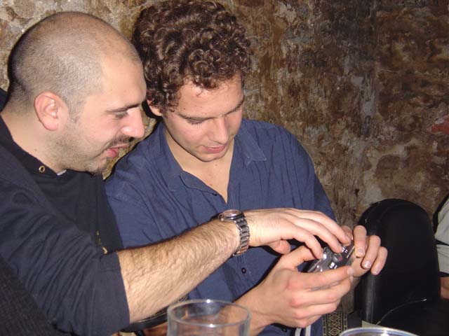 Tommaso (Italien) und Andi fachsimpeln