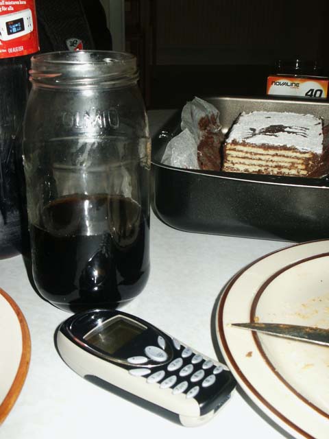 Ein Glas Cola sowie weitere Gegenst�nde ;)